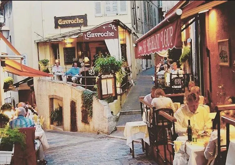 A Deux Pas Du Palais Des Festivals , Deux Pieces Dans Le Bas Du Quartier Historique Du Suquet A Cannes Lägenhet
