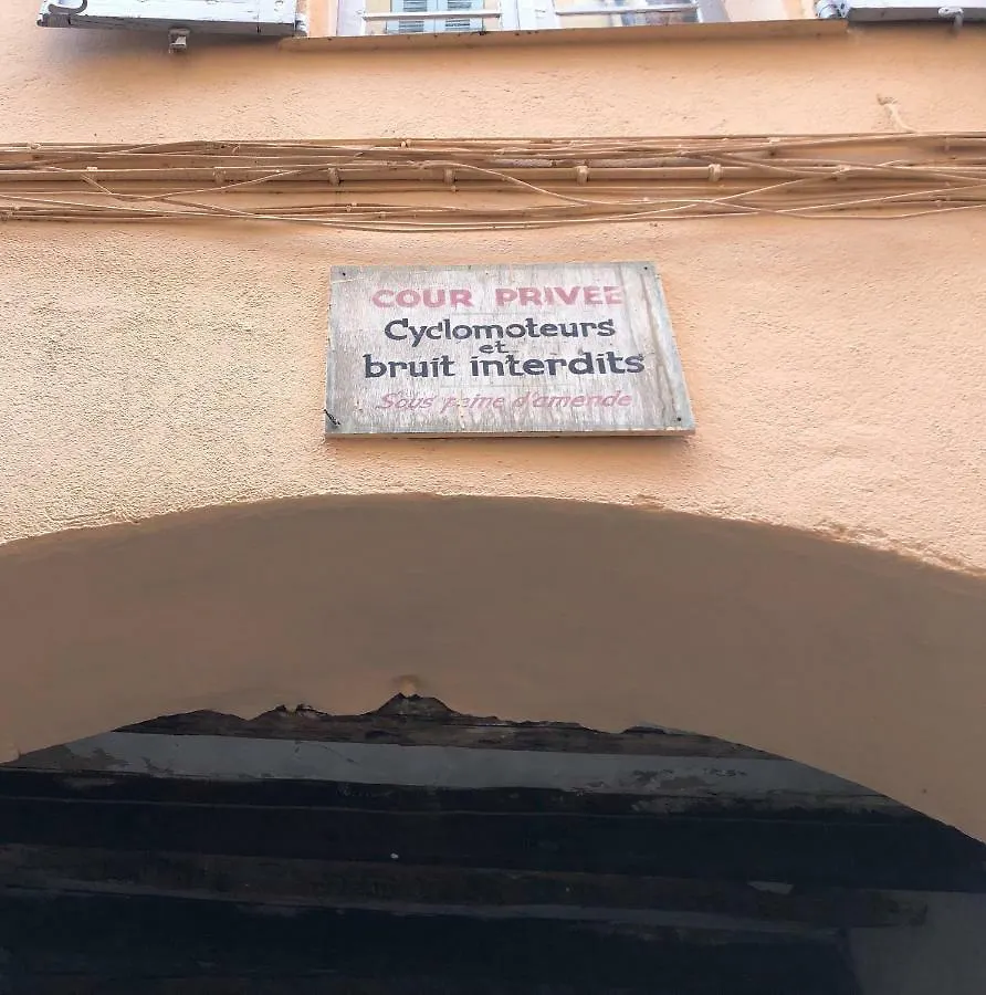 A Deux Pas Du Palais Des Festivals , Deux Pieces Dans Le Bas Du Quartier Historique Du Suquet A Cannes Lägenhet