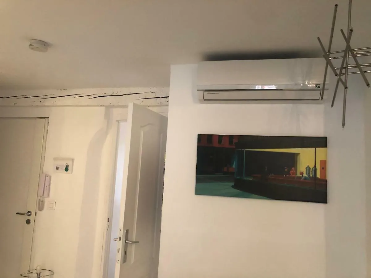 A Deux Pas Du Palais Des Festivals , Deux Pieces Dans Le Bas Du Quartier Historique Du Suquet A Cannes Lägenhet