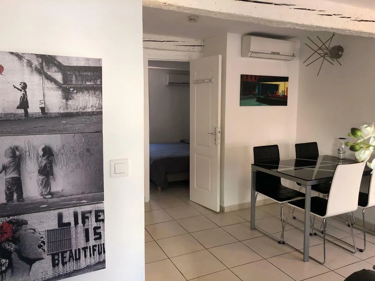 A Deux Pas Du Palais Des Festivals , Deux Pieces Dans Le Bas Du Quartier Historique Du Suquet A Cannes Lägenhet