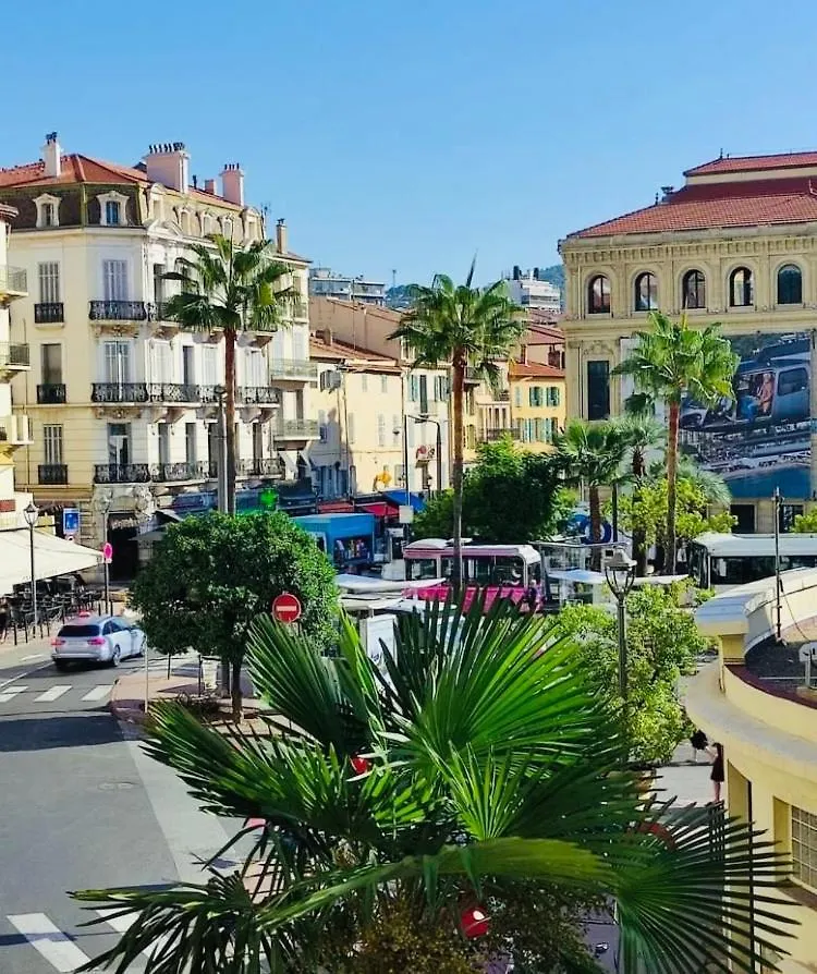 Appartamento À deux pas du Palais des Festivals , deux pièces dans le bas du quartier historique du Suquet à Cannes