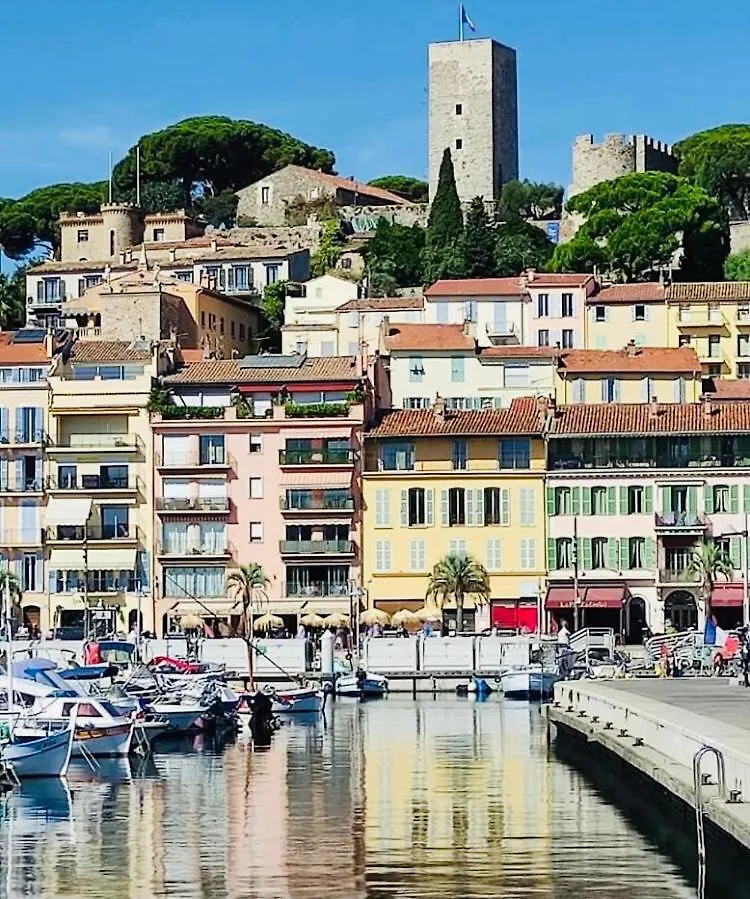 Appartamento À deux pas du Palais des Festivals , deux pièces dans le bas du quartier historique du Suquet à Cannes
