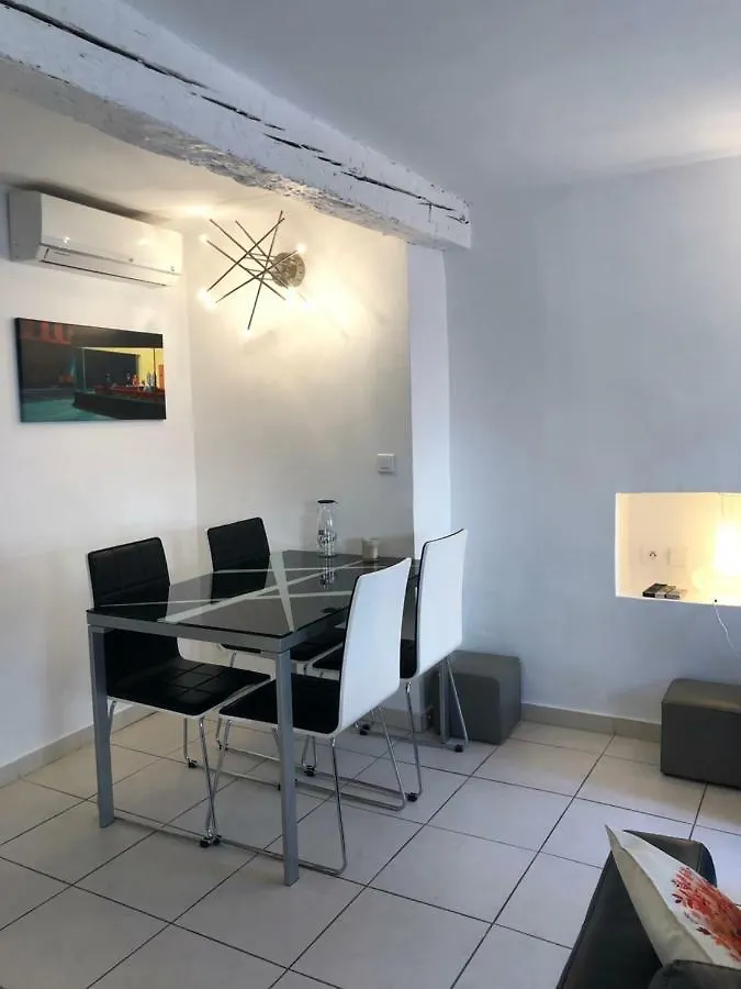 Appartamento À deux pas du Palais des Festivals , deux pièces dans le bas du quartier historique du Suquet à Cannes